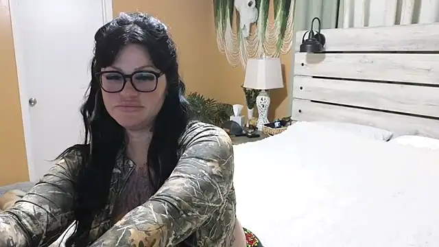 Snapshot of TexasTattooedHouseWife chatting on 06-16-26, 05:04 TexasTattooedHouseWife online show from 06-16-26, 05:04