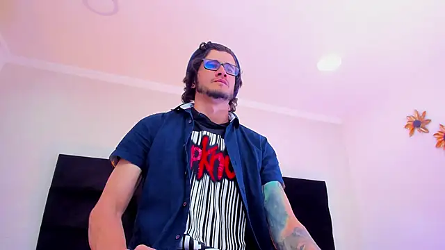 Loggan donnelly online show from 01-26-25, 08:34