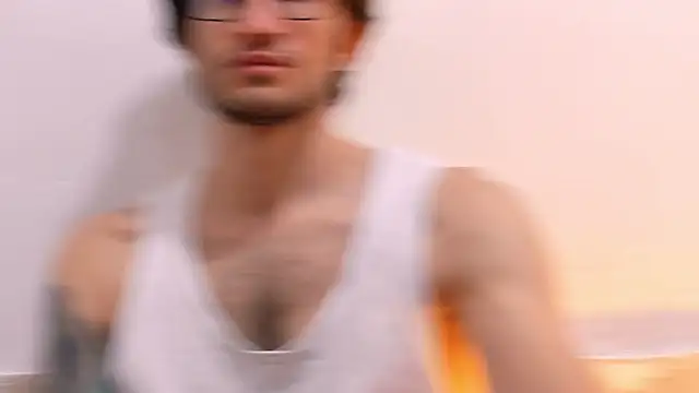 Loggan donnelly online show from 04-12-26, 10:37