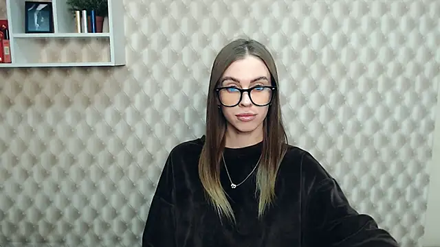 AlisaCatty  online show from 03-10-25, 07:21