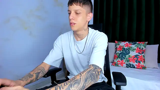 Snapshot of Adam_hard_ chatting on 02-05-25, 07:42 Adam hard  online show from 02-05-25, 07:42