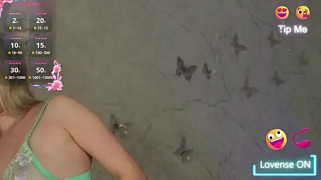 Snapshot of LianaCruz__ chatting on 01-31-25, 05:51 LianaCruz online show from 01-31-25, 05:51