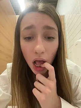 Lia  Love online show from 12-04-24, 04:16