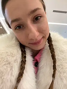 Lia  Love online show from 01-15-25, 01:20