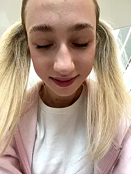 Lia  Love online show from 09-12-25, 12:16