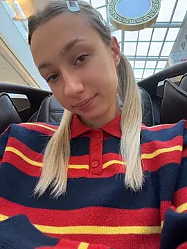 Lia  Love online show from 10-20-25, 10:16