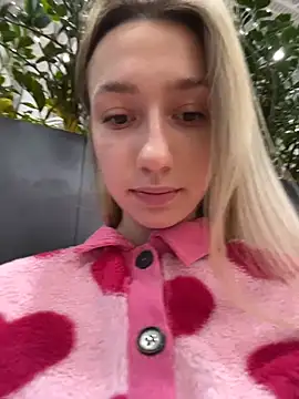 Lia  Love online show from 10-22-25, 12:05