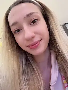 Lia  Love online show from 12-19-25, 01:07