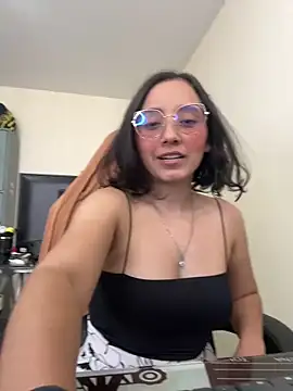 Snapshot of Kay_LustyWife chatting on 01-17-25, 04:15 Kay LustyWife online show from 01-17-25, 04:15