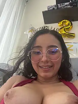 Snapshot of Kay_LustyWife chatting on 03-18-25, 05:42 Kay LustyWife online show from 03-18-25, 05:42