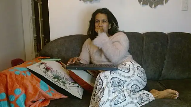 Vanessa Aniston online show from 04-20-26, 02:14