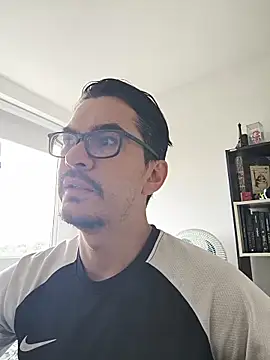 Snapshot of Cam_Sorrento chatting on 04-17-26, 02:09 Cam Sorrento online show from 04-17-26, 02:09