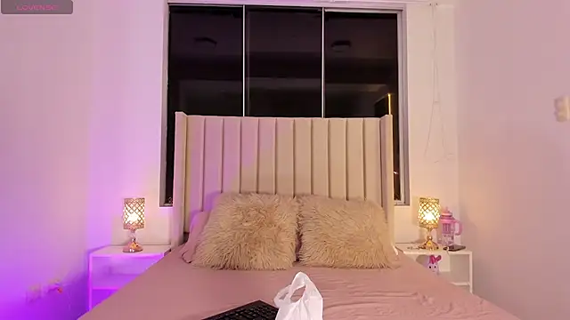 Aliison Smith online show from 11-08-25, 04:34