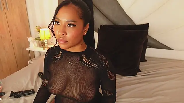 IzzyyBeelmonth online show from 12-23-24, 04:44