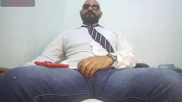 Snapshot of bruce_bigg chatting on 05-03-26, 11:44 bruce bigg online show from 05-03-26, 11:44