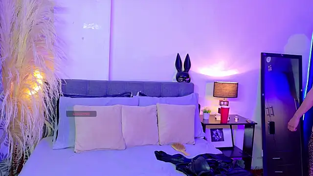 Rouse Hilton online show from 10-22-25, 09:47