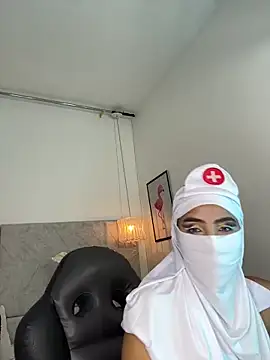 naomiii   online show from 11-01-25, 11:45