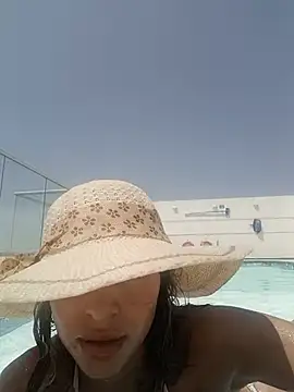 Snapshot of Karolgood3 chatting on 06-27-26, 04:01 Karolgood3 online show from 06-27-26, 04:01