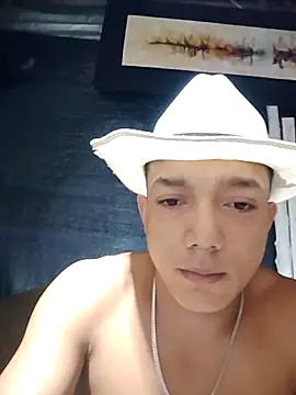 Snapshot of tayson_ chatting on 04-20-26, 10:40 tayson online show from 04-20-26, 10:40