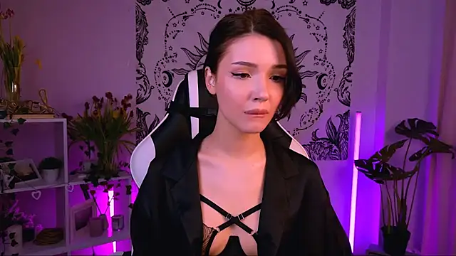 Snapshot of EmmaKeam chatting on 03-16-25, 05:36 EmmaKeam online show from 03-16-25, 05:36