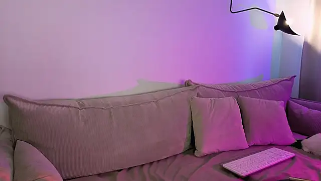 Snapshot of EmmaKeam chatting on 02-01-26, 10:14 EmmaKeam online show from 02-01-26, 10:14