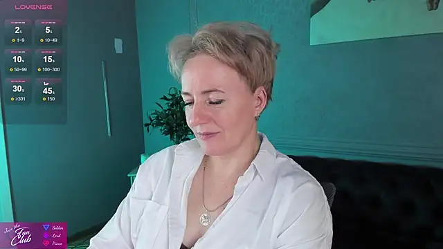 Snapshot of Nika_Smit chatting on 12-06-24, 11:33 Nika Smit online show from 12-06-24, 11:33