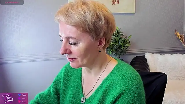 Snapshot of Nika_Smit chatting on 12-23-24, 09:59 Nika Smit online show from 12-23-24, 09:59