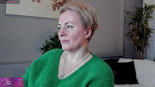 Snapshot of Nika_Smit chatting on 02-07-25, 01:11 Nika Smit online show from 02-07-25, 01:11