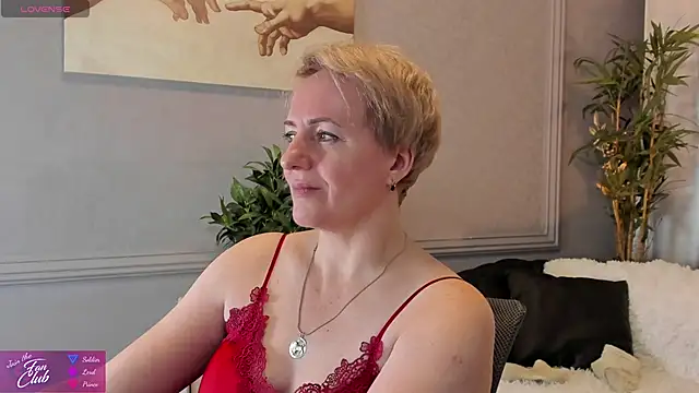 Snapshot of Nika_Smit chatting on 02-08-25, 02:27 Nika Smit online show from 02-08-25, 02:27