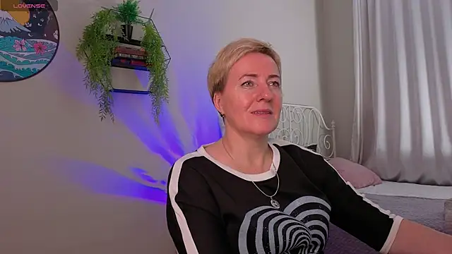 Nika Smit online show from 11-08-25, 05:18