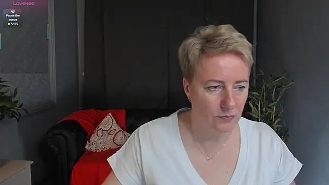 Snapshot of Nika_Smit chatting on 05-23-26, 05:12 Nika Smit online show from 05-23-26, 05:12