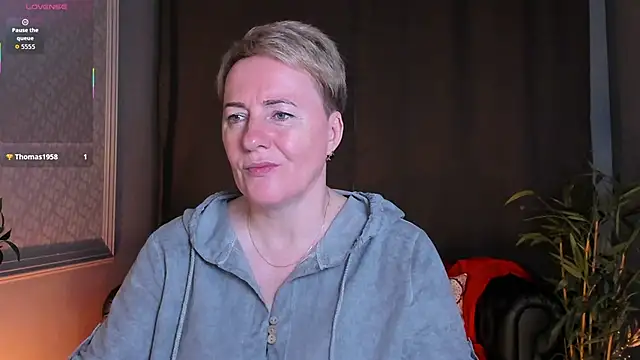 Snapshot of Nika_Smit chatting on 06-07-26, 05:33 Nika Smit online show from 06-07-26, 05:33