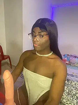 Snapshot of bigcrisblack chatting on 12-21-24, 06:30 bigcrisblack online show from 12-21-24, 06:30