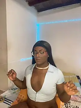 Snapshot of bigcrisblack chatting on 12-22-24, 05:45 bigcrisblack online show from 12-22-24, 05:45