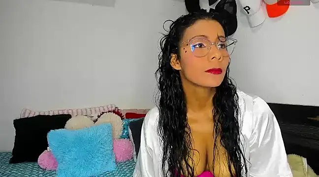 Snapshot of Nenita_Hot_ chatting on 03-06-25, 05:54 Nenita Hot  online show from 03-06-25, 05:54