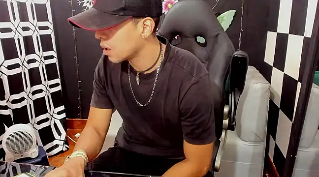 MikeRose94 online show from 02-15-25, 03:50