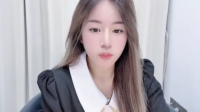 Snapshot of chloe-01 chatting on 12-12-24, 12:22 chloe-01 online show from 12-12-24, 12:22