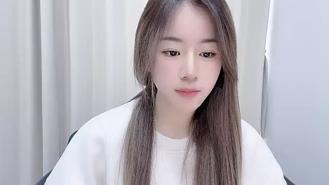 Snapshot of chloe-01 chatting on 12-17-24, 04:23 chloe-01 online show from 12-17-24, 04:23