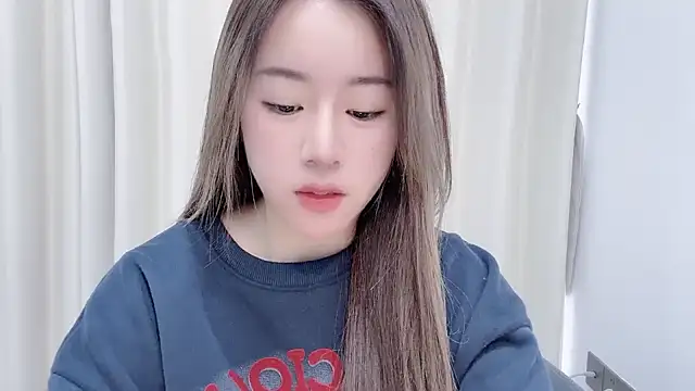 Snapshot of chloe-01 chatting on 12-24-24, 04:22 chloe-01 online show from 12-24-24, 04:22