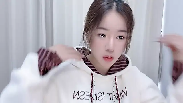 Snapshot of chloe-01 chatting on 12-27-24, 04:26 chloe-01 online show from 12-27-24, 04:26