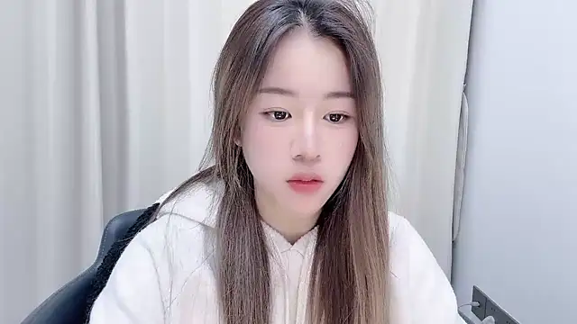 Snapshot of chloe-01 chatting on 12-30-24, 12:31 chloe-01 online show from 12-30-24, 12:31