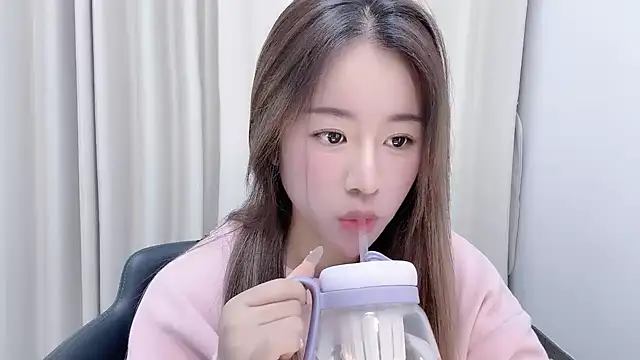 Snapshot of chloe-01 chatting on 01-11-25, 12:29 chloe-01 online show from 01-11-25, 12:29