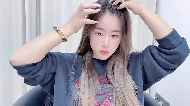 Snapshot of chloe-01 chatting on 01-16-25, 12:42 chloe-01 online show from 01-16-25, 12:42