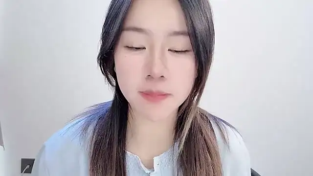 chloe-01 online show from 11-26-25, 03:18