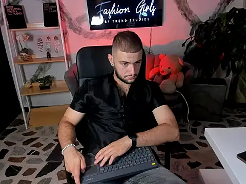 MaximusDick1  online show from 12-20-25, 04:30