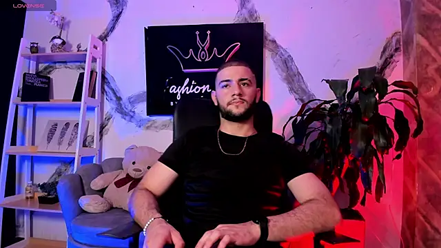 MaximusDick1  online show from 01-06-26, 04:27