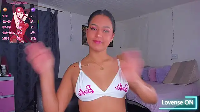 Snapshot of Laura-mayer chatting on 10-26-25, 02:50 Laura-mayer online show from 10-26-25, 02:50