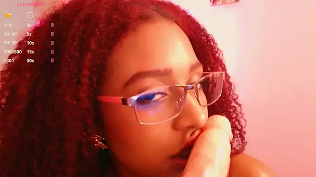 Snapshot of Lorena_Vieira_ chatting on 01-12-25, 06:38 Lorena Vieira  online show from 01-12-25, 06:38