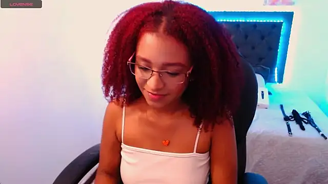 Snapshot of Lorena_Vieira_ chatting on 01-13-25, 04:51 Lorena Vieira  online show from 01-13-25, 04:51