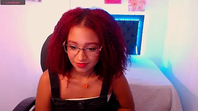 Snapshot of Lorena_Vieira_ chatting on 01-18-25, 06:53 Lorena Vieira  online show from 01-18-25, 06:53